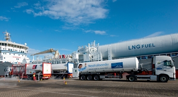 Downcooling of two LNG fuel tanks on a chemicals vessel, before first filling with LNG. Downcooling with LIN.